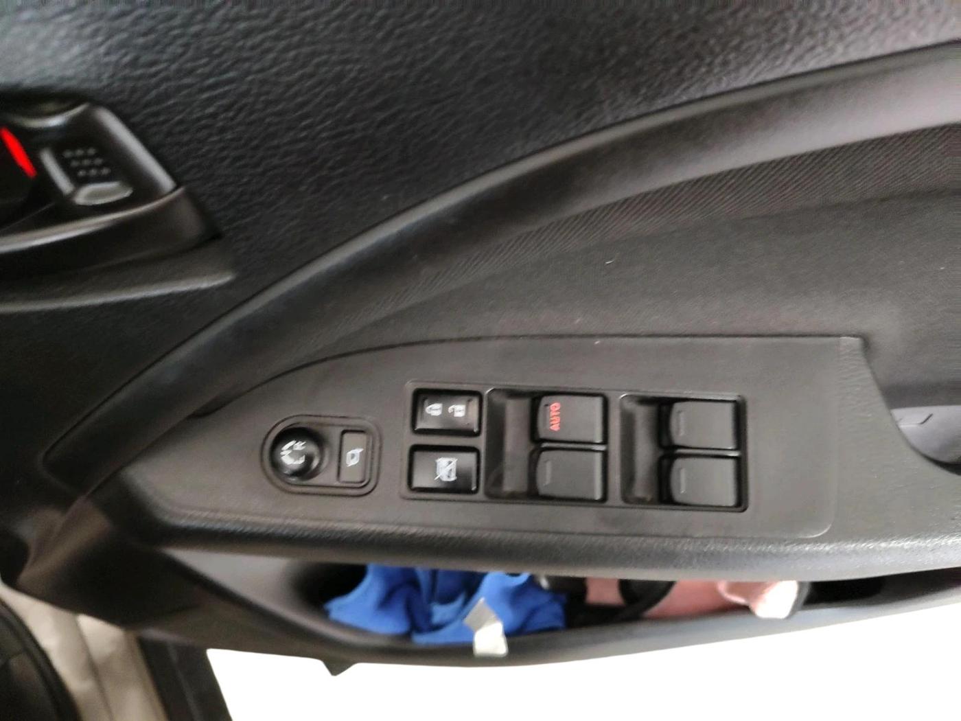 2024 Maruti BREZZA VXI, Petrol, Manual, 22,708 km, interior