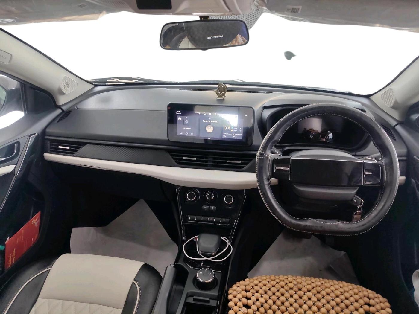2025 Tata NEXON Pure Plus 1.5 Diesel 6AMT, Diesel, Automatic, 25,845 km, interior