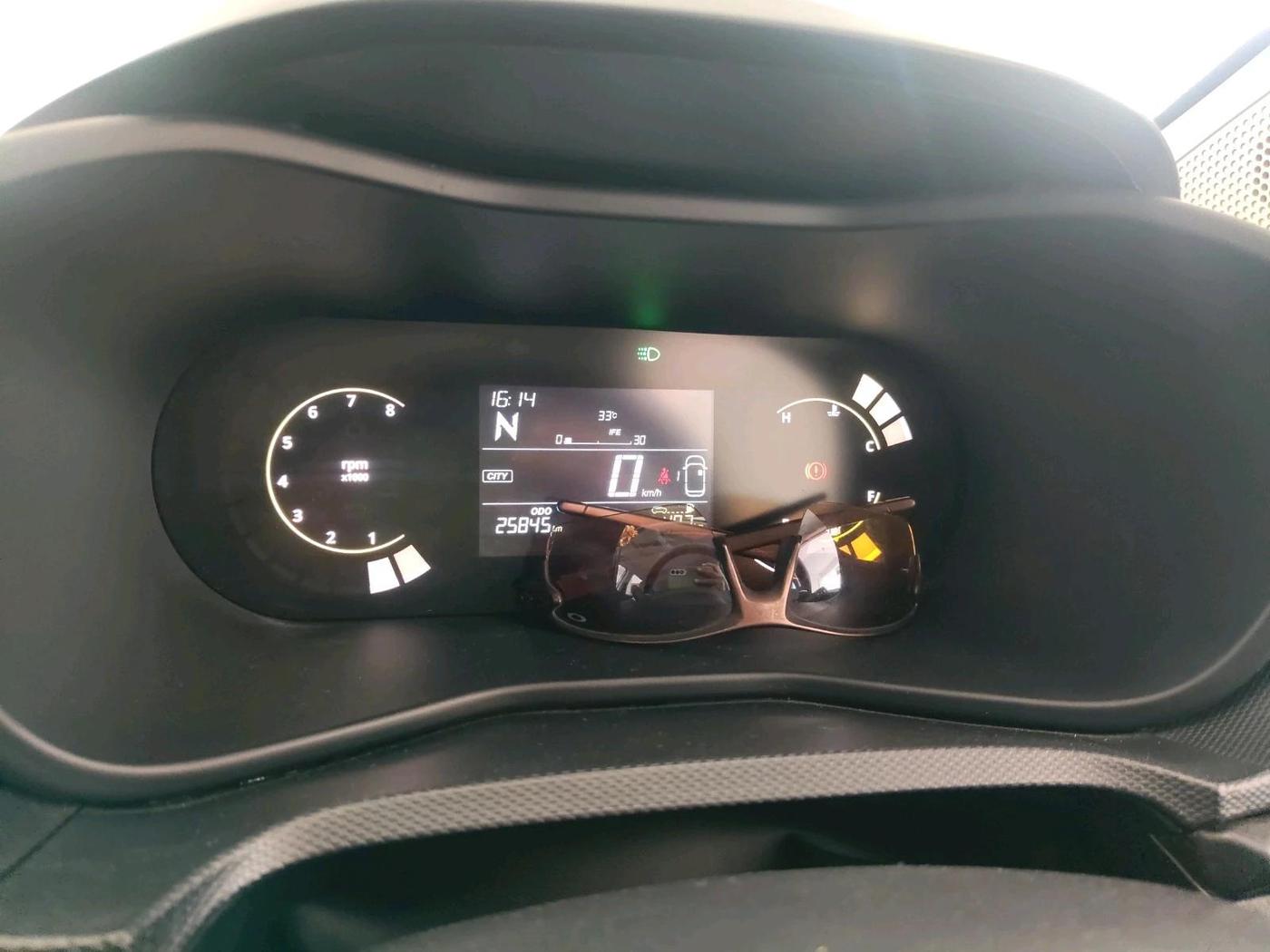 2025 Tata NEXON Pure Plus 1.5 Diesel 6AMT, Diesel, Automatic, 25,845 km, interior