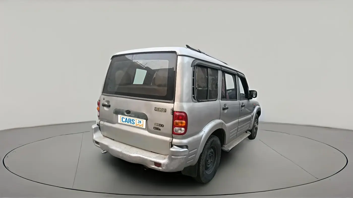 2006 Mahindra Scorpio 2.6 TURBO 8 STR, Diesel, Manual, 1,31,403 km, exterior