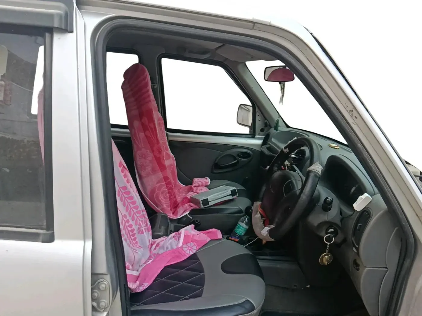 2006 Mahindra Scorpio 2.6 TURBO 8 STR, Diesel, Manual, 1,31,403 km, interior