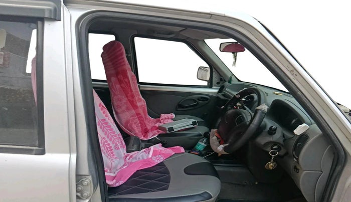 2006 Mahindra Scorpio 2.6 TURBO 8 STR, Diesel, Manual, 1,31,403 km, interior