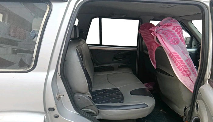 2006 Mahindra Scorpio 2.6 TURBO 8 STR, Diesel, Manual, 1,31,403 km, interior