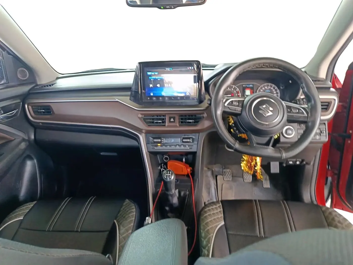 2022 Maruti BREZZA ZXI + SMART HYBRID, Petrol, Manual, 42,105 km, interior