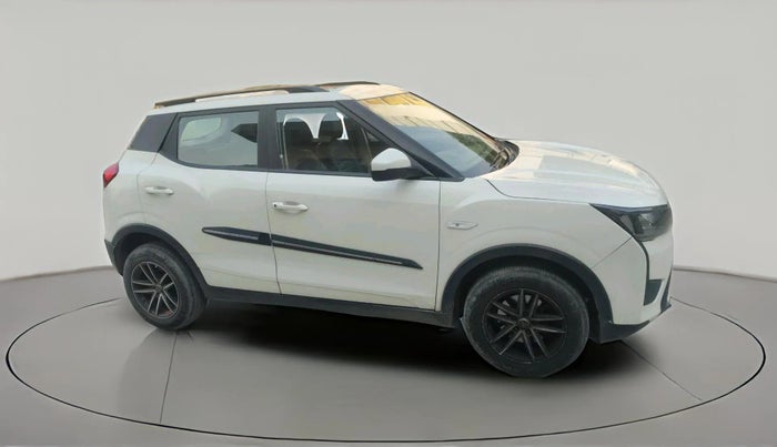 2022 Mahindra XUV300 W6 1.5 DIESEL AMT, Diesel, Automatic, 1,15,207 km, exterior