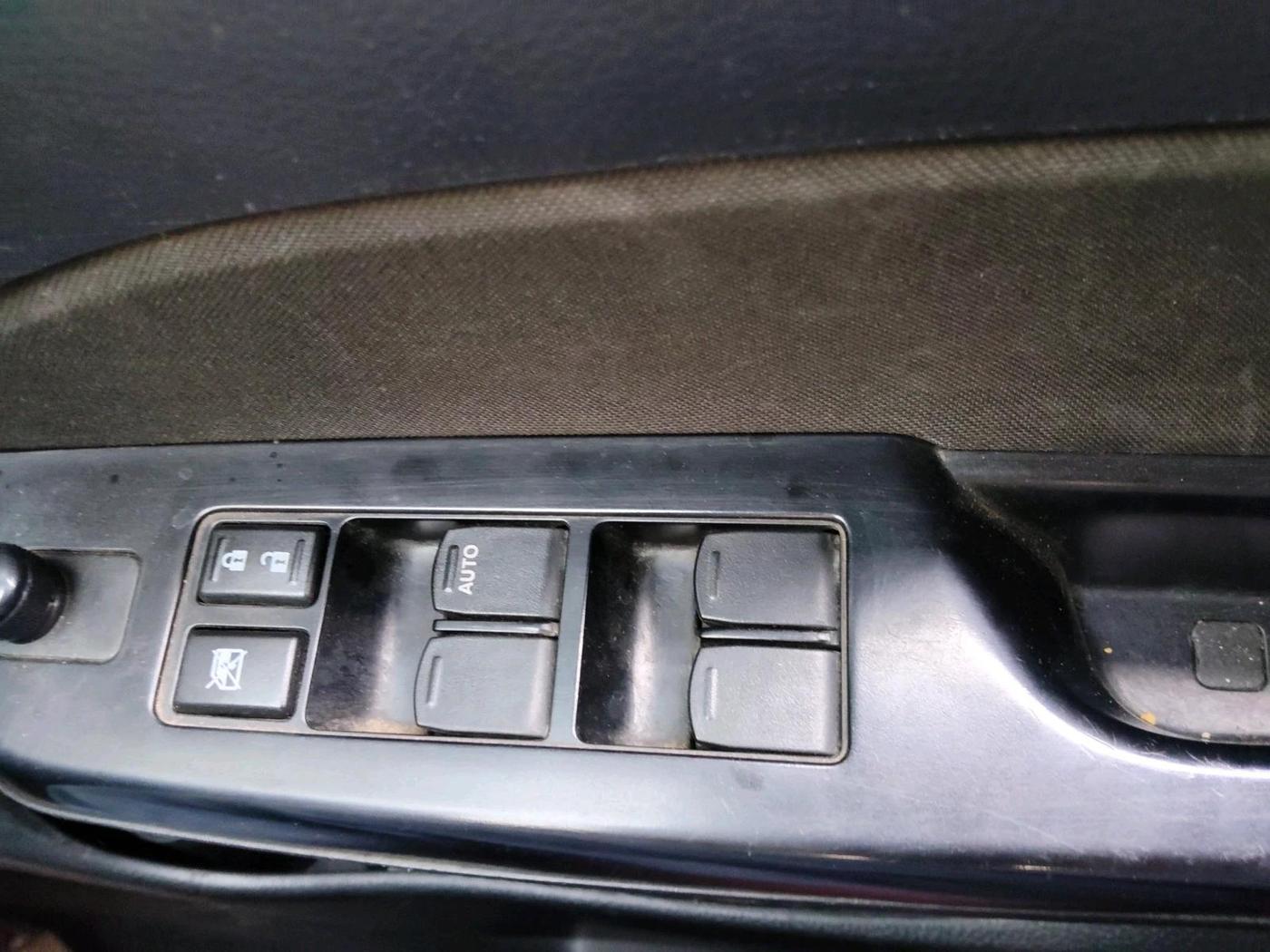 2011 Maruti Swift ZXI, Petrol, Manual, 80,765 km, interior