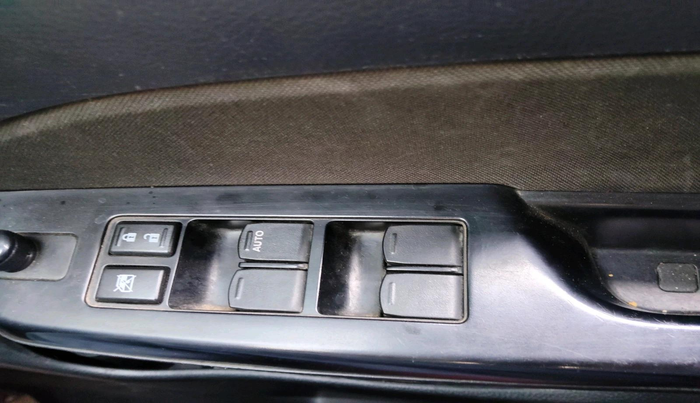 2011 Maruti Swift ZXI, Petrol, Manual, 80,765 km, interior