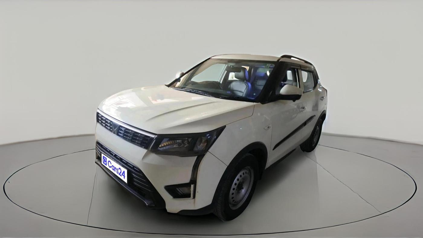 2023 Mahindra XUV300 W4 1.2 PETROL, Petrol, Manual, 28,485 km, exterior