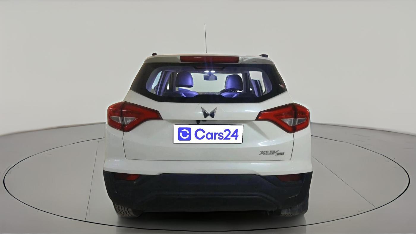 2023 Mahindra XUV300 W4 1.2 PETROL, Petrol, Manual, 28,485 km, exterior