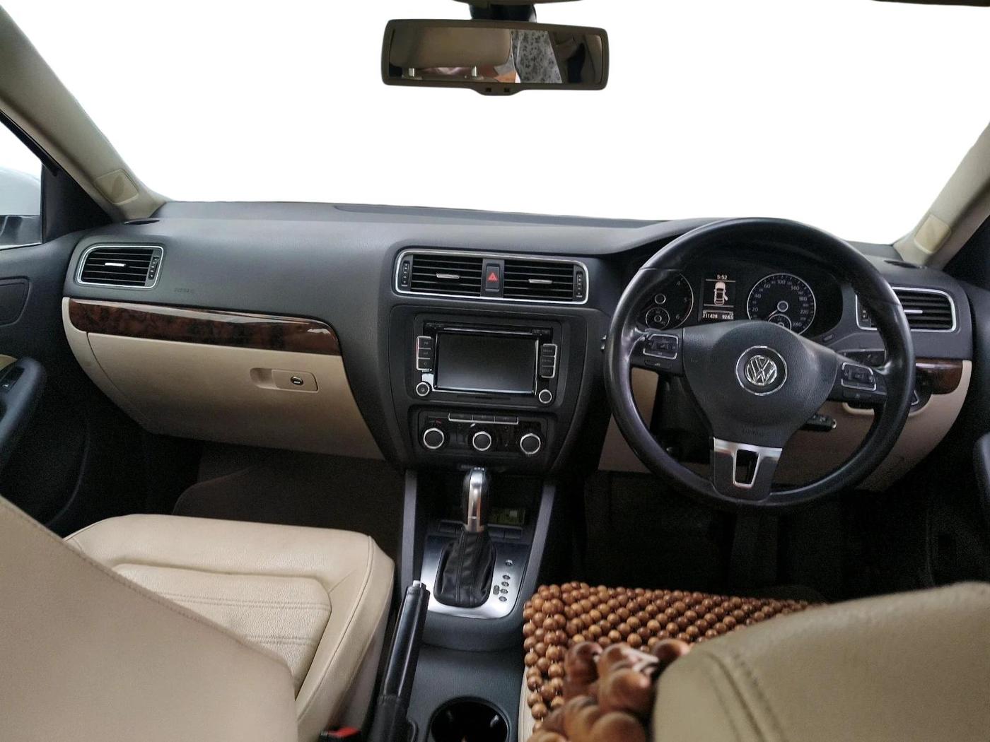 2012 Volkswagen Jetta HIGHLINE TDI AT, Diesel, Automatic, 2,11,420 km, interior