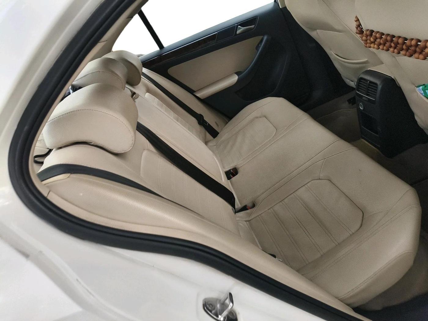 2012 Volkswagen Jetta HIGHLINE TDI AT, Diesel, Automatic, 2,11,420 km, interior