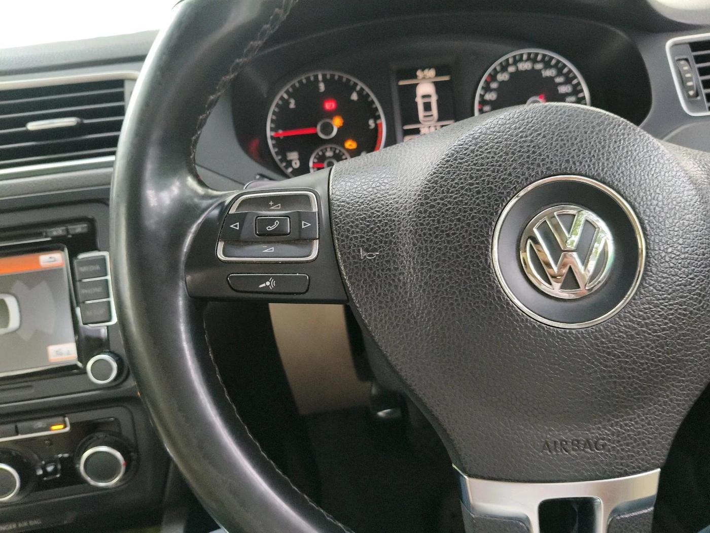 2012 Volkswagen Jetta HIGHLINE TDI AT, Diesel, Automatic, 2,11,420 km, interior