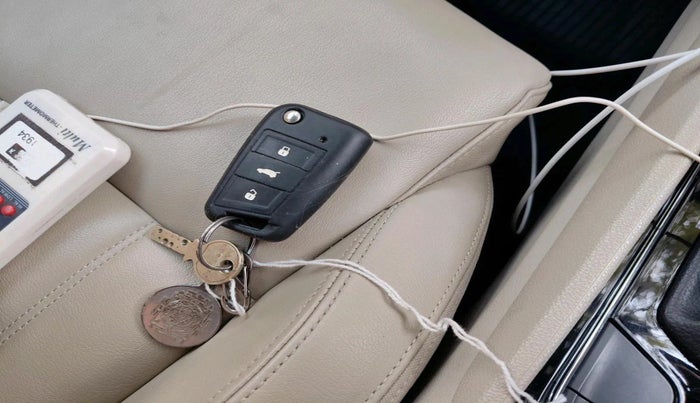 2020 Skoda Karoq STYLE 1.5 TSI AT, Petrol, Automatic, 78,113 km, interior