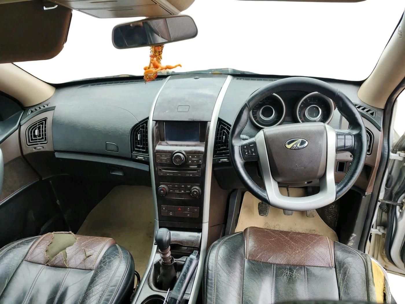 2015 Mahindra XUV500 W8, Diesel, Manual, 1,64,285 km, interior
