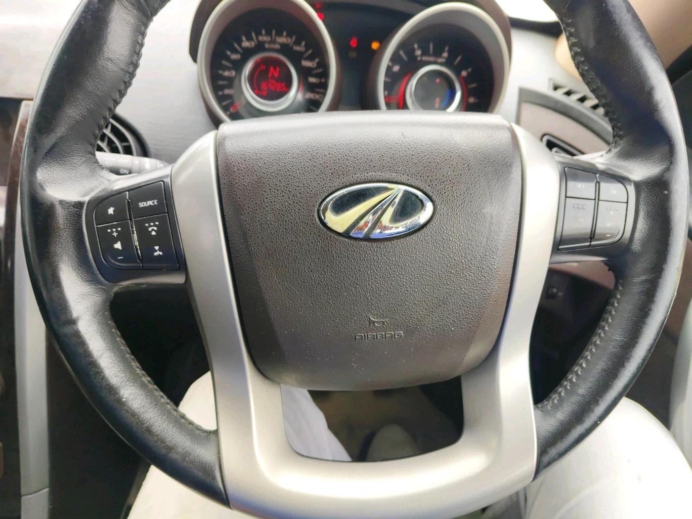 2015 Mahindra XUV500 W8, Diesel, Manual, 1,64,285 km, interior