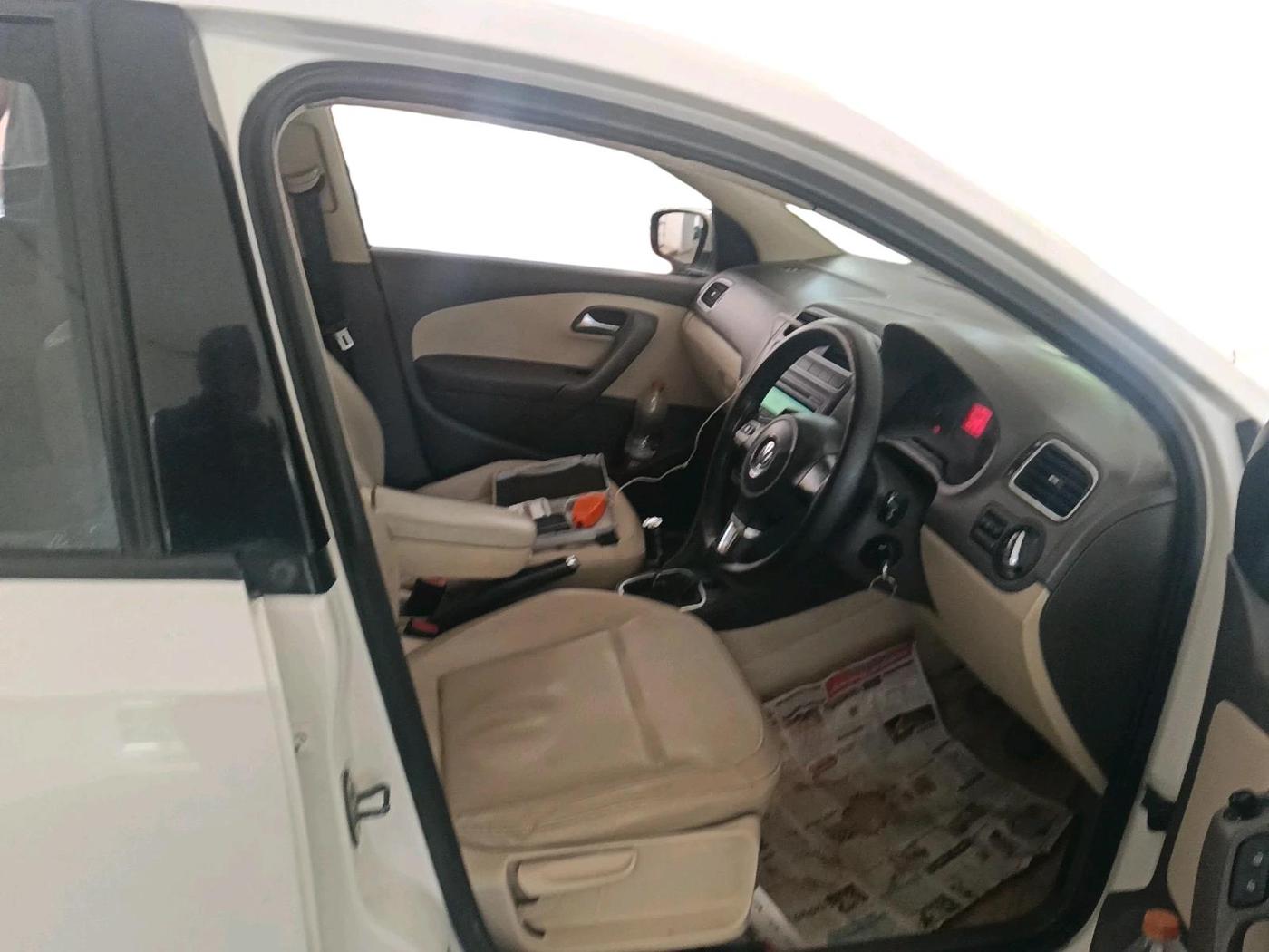 2012 Volkswagen Vento HIGHLINE DIESEL 1.6, Diesel, Manual, 1,08,371 km, interior