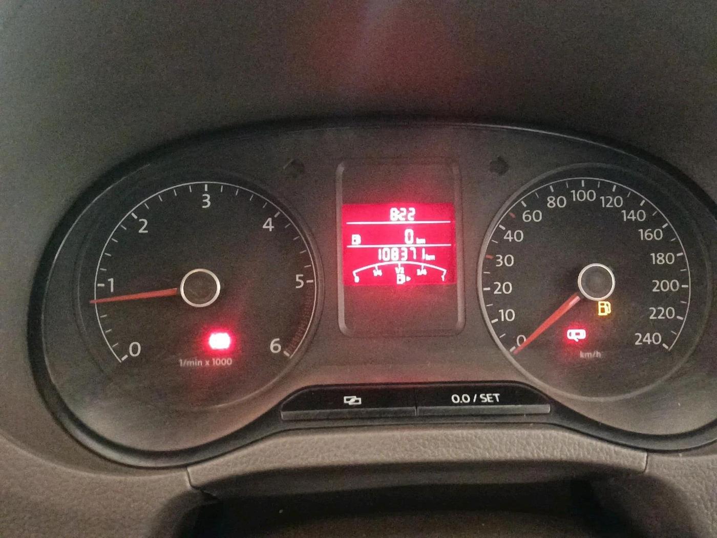 2012 Volkswagen Vento HIGHLINE DIESEL 1.6, Diesel, Manual, 1,08,371 km, interior