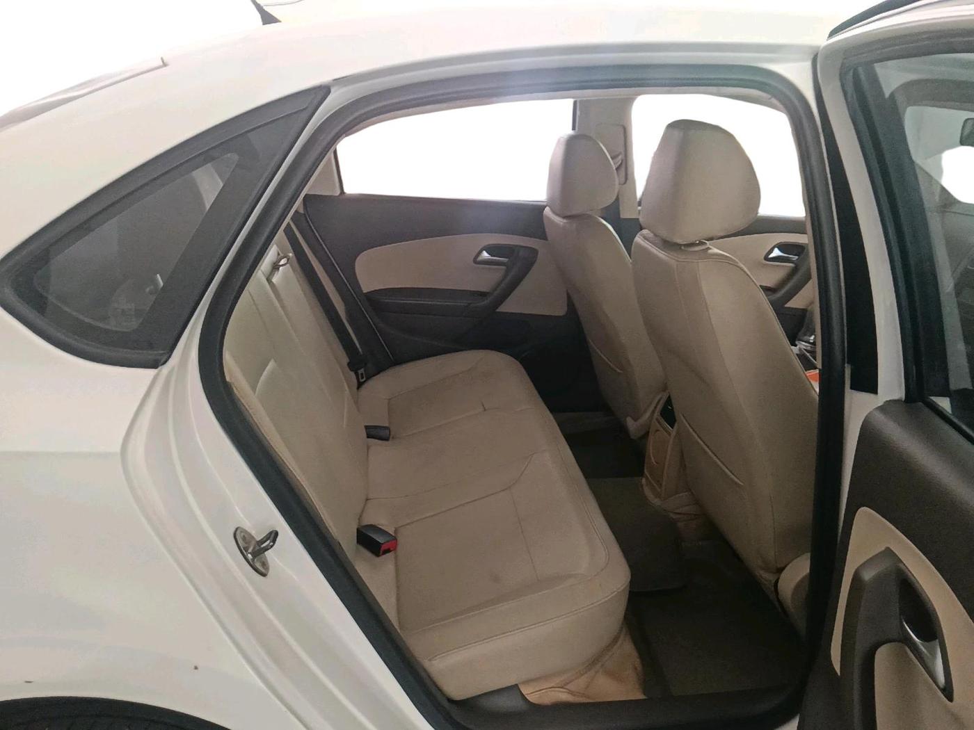 2012 Volkswagen Vento HIGHLINE DIESEL 1.6, Diesel, Manual, 1,08,371 km, interior