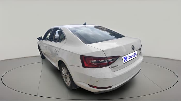 2017 Skoda Superb L&K 2.0 TDI AT, Diesel, Automatic, 1,34,803 km, exterior