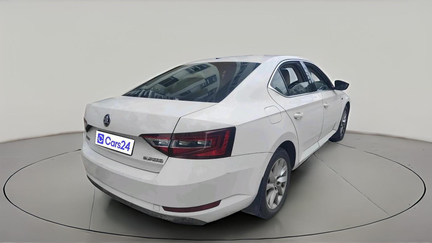 2017 Skoda Superb L&K 2.0 TDI AT, Diesel, Automatic, 1,34,803 km, exterior