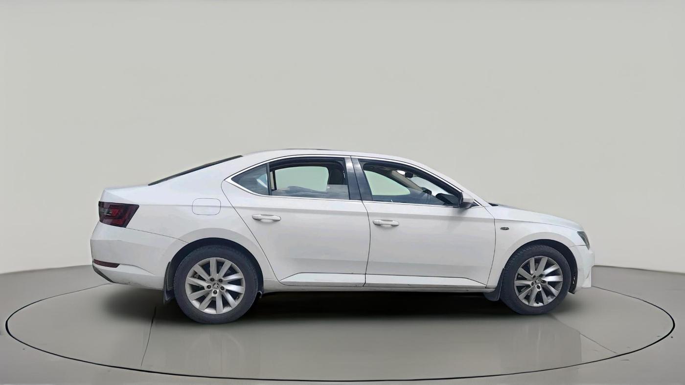 2017 Skoda Superb L&K 2.0 TDI AT, Diesel, Automatic, 1,34,803 km, exterior