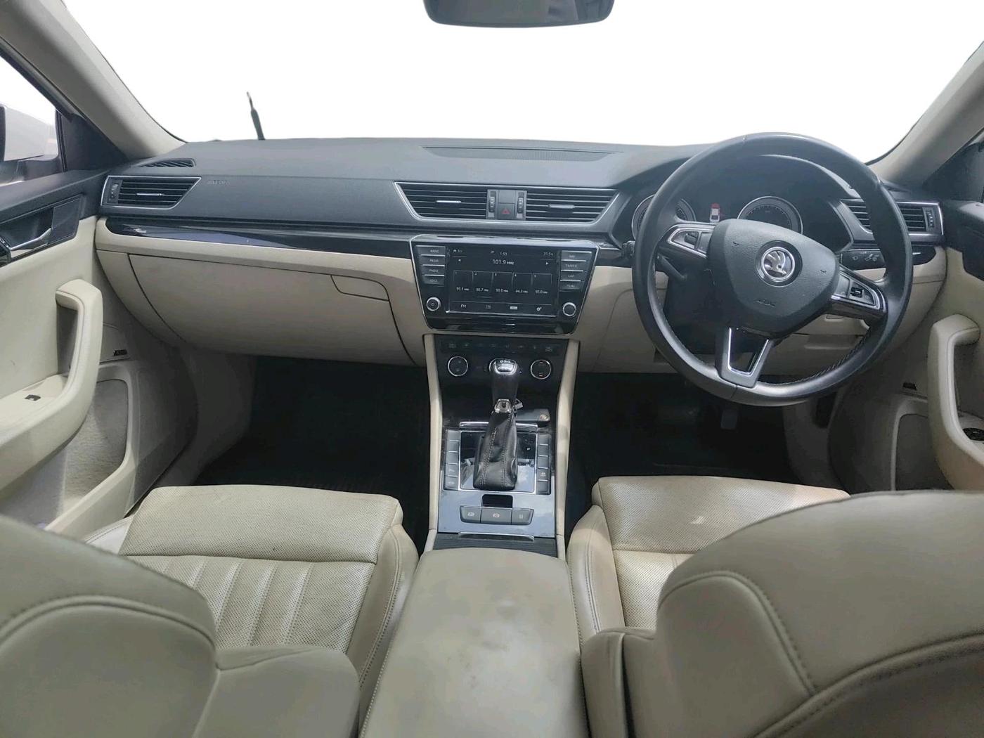 2017 Skoda Superb L&K 2.0 TDI AT, Diesel, Automatic, 1,34,803 km, interior