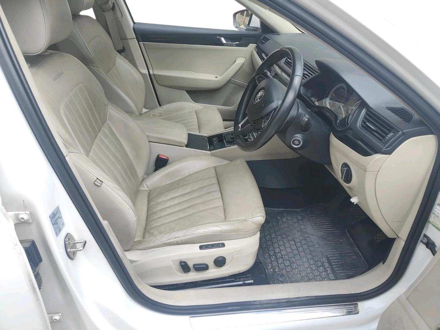 2017 Skoda Superb L&K 2.0 TDI AT, Diesel, Automatic, 1,34,803 km, interior