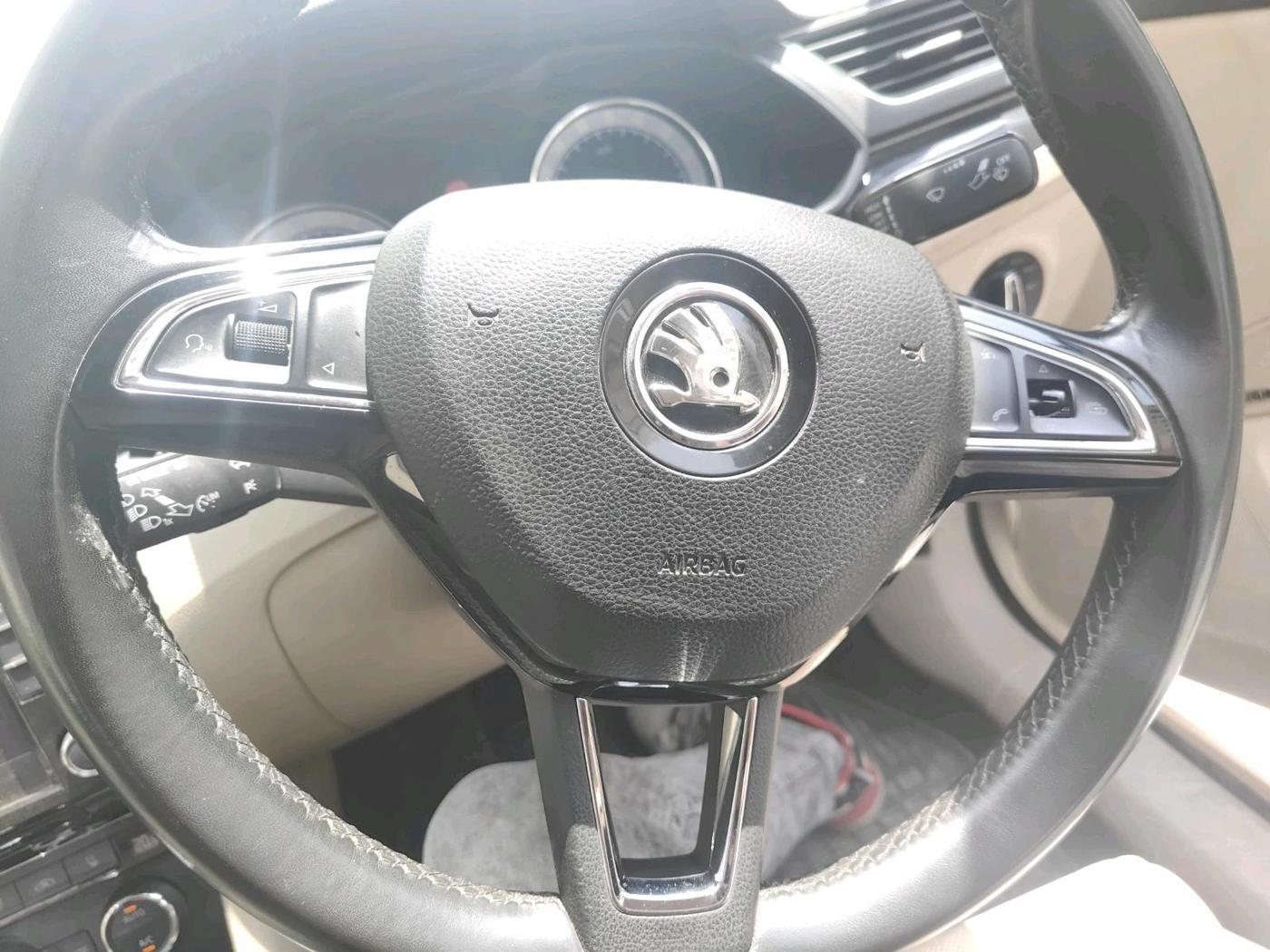 2017 Skoda Superb L&K 2.0 TDI AT, Diesel, Automatic, 1,34,803 km, interior