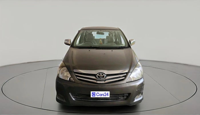 2010 Toyota Innova V 2.5 8 STR, Diesel, Manual, 1,10,661 km, exterior