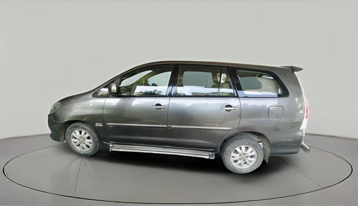 2010 Toyota Innova V 2.5 8 STR, Diesel, Manual, 1,10,661 km, exterior