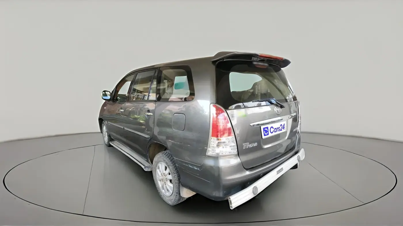 2010 Toyota Innova V 2.5 8 STR, Diesel, Manual, 1,10,661 km, exterior