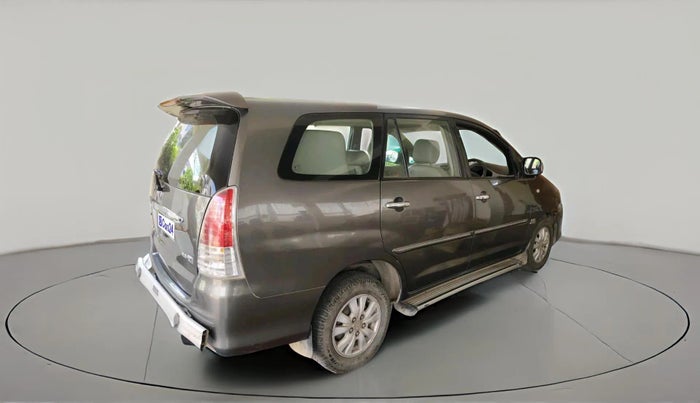 2010 Toyota Innova V 2.5 8 STR, Diesel, Manual, 1,10,661 km, exterior