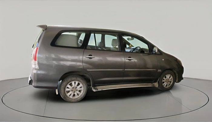 2010 Toyota Innova V 2.5 8 STR, Diesel, Manual, 1,10,661 km, exterior