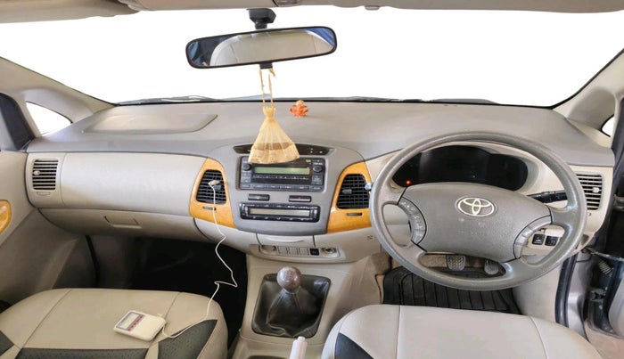 2010 Toyota Innova V 2.5 8 STR, Diesel, Manual, 1,10,661 km, interior