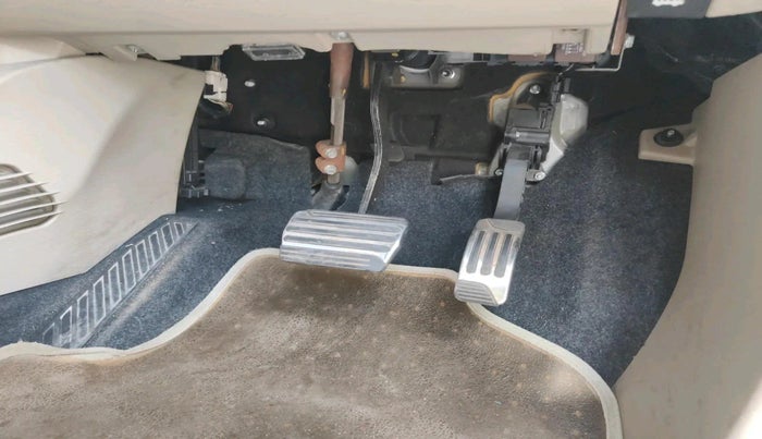 2017 Mahindra XUV500 W10 AT, Diesel, Automatic, 1,00,214 km, interior