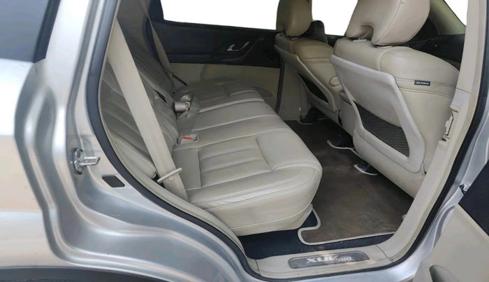 2017 Mahindra XUV500 W10 AT, Diesel, Automatic, 1,00,214 km, interior