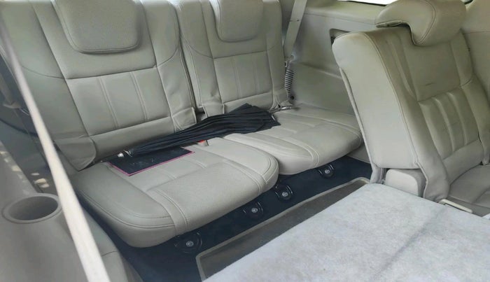 2017 Mahindra XUV500 W10 AT, Diesel, Automatic, 1,00,214 km, interior