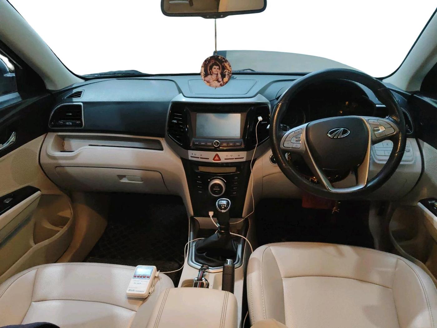2022 Mahindra XUV300 W8 (O) 1.2 PETROL, Petrol, Manual, 64,883 km, interior