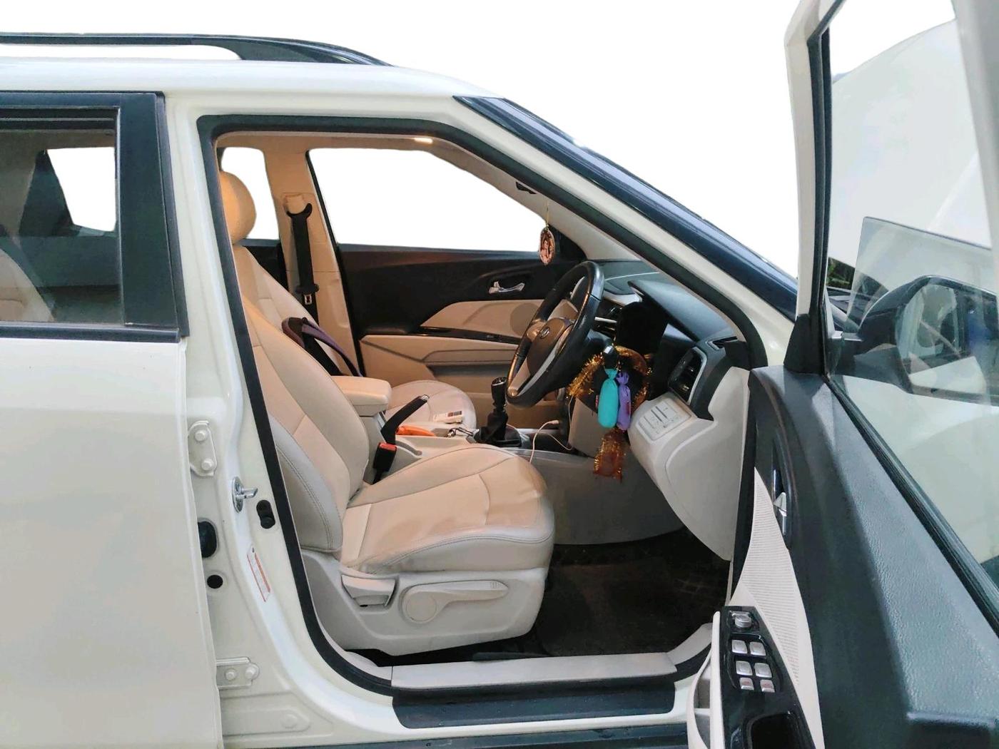 2022 Mahindra XUV300 W8 (O) 1.2 PETROL, Petrol, Manual, 64,883 km, interior
