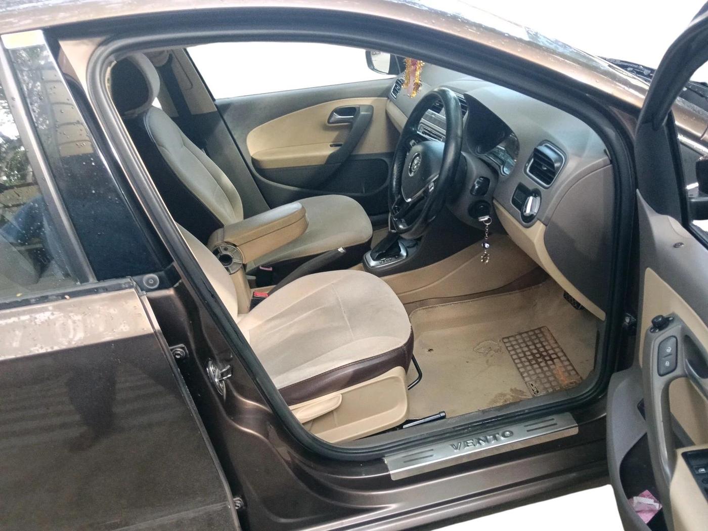 2017 Volkswagen Vento HIGHLINE PETROL AT, Petrol, Automatic, 1,02,879 km, interior