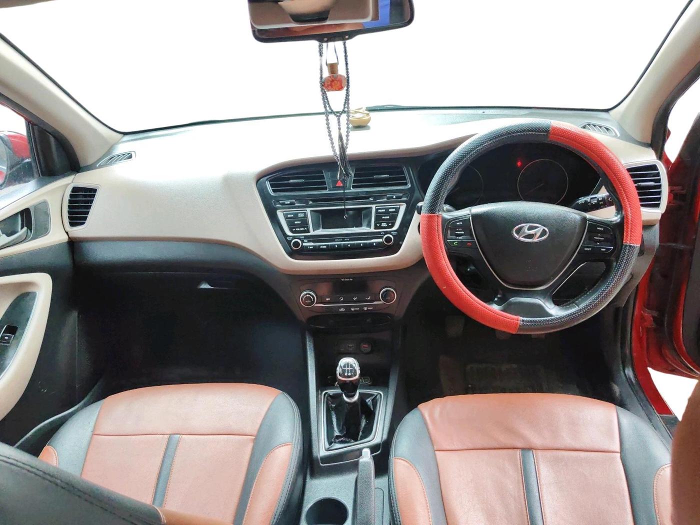 2015 Hyundai Elite i20 SPORTZ 1.4 (O) CRDI, Diesel, Manual, 97,898 km, interior