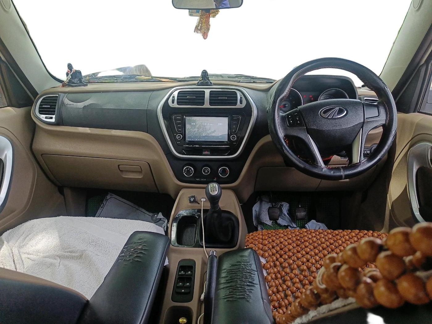 2018 Mahindra TUV300 T10, Diesel, Manual, 1,55,280 km, interior