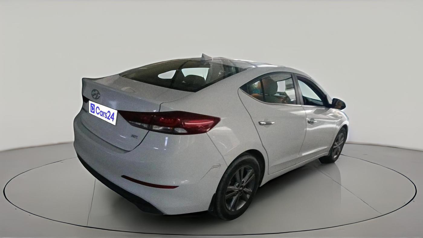 2019 Hyundai New Elantra 2.0 SX MT PETROL, Petrol, Manual, 1,22,058 km, exterior