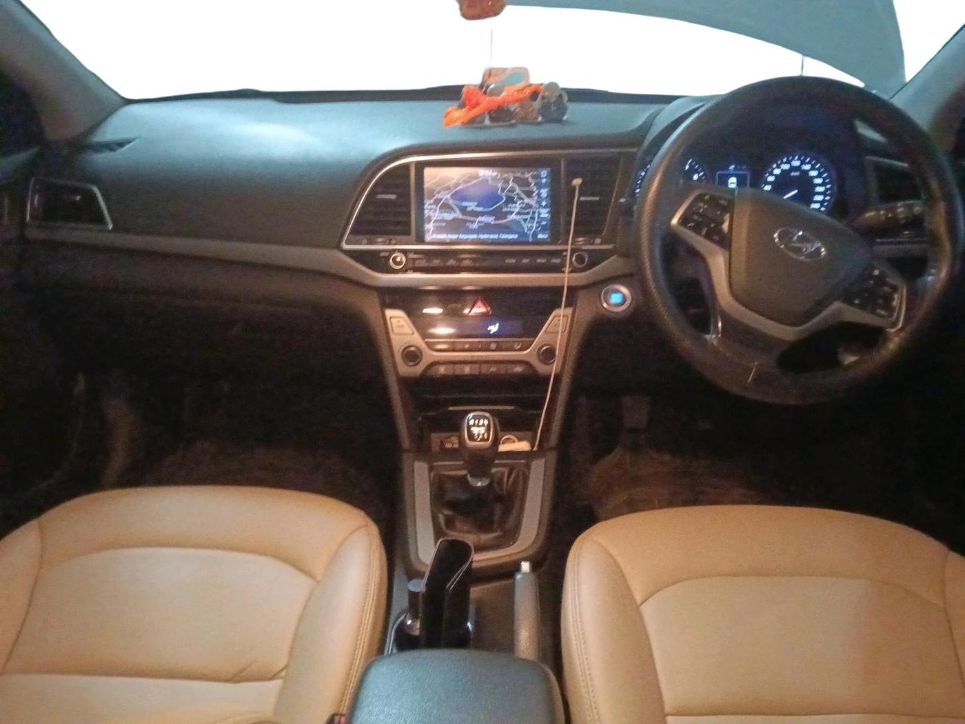 2019 Hyundai New Elantra 2.0 SX MT PETROL, Petrol, Manual, 1,22,058 km, interior