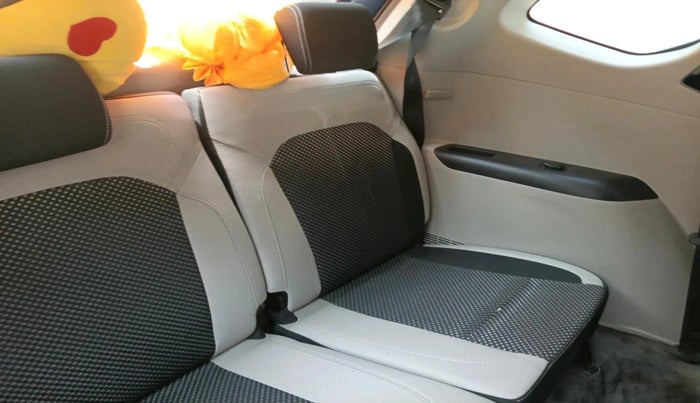 2022 Renault TRIBER RXZ AMT, Petrol, Automatic, 16,721 km, interior