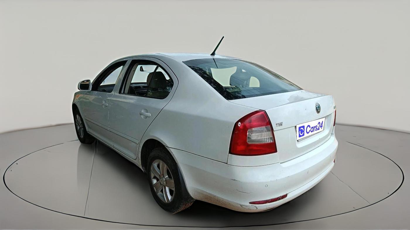 2011 Skoda Laura AMBIENTE 1.8 TSI, Petrol, Manual, 68,040 km, exterior