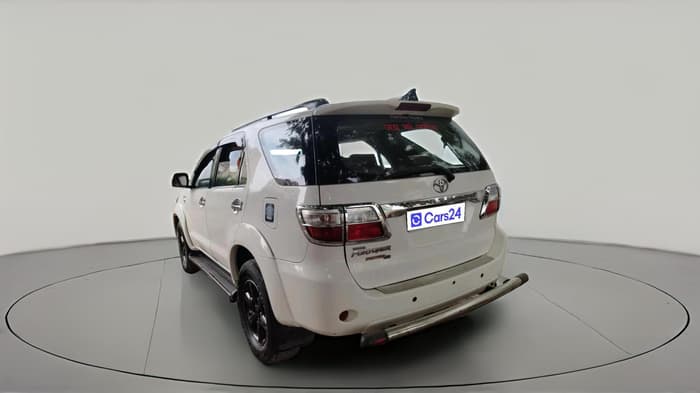 2011 Toyota Fortuner 3.0 4X4 MT, Diesel, Manual, 1,63,384 km, exterior