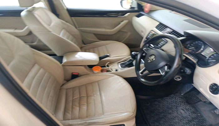 2016 Skoda Octavia 2.0 TDI CR STYLE PLUS AT, Diesel, Automatic, 1,75,123 km, interior
