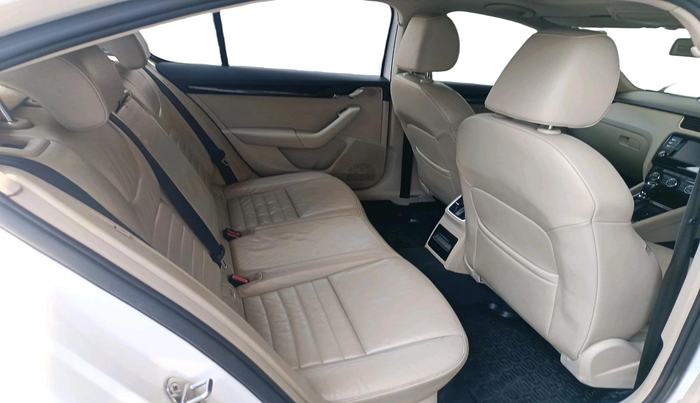 2016 Skoda Octavia 2.0 TDI CR STYLE PLUS AT, Diesel, Automatic, 1,75,123 km, interior