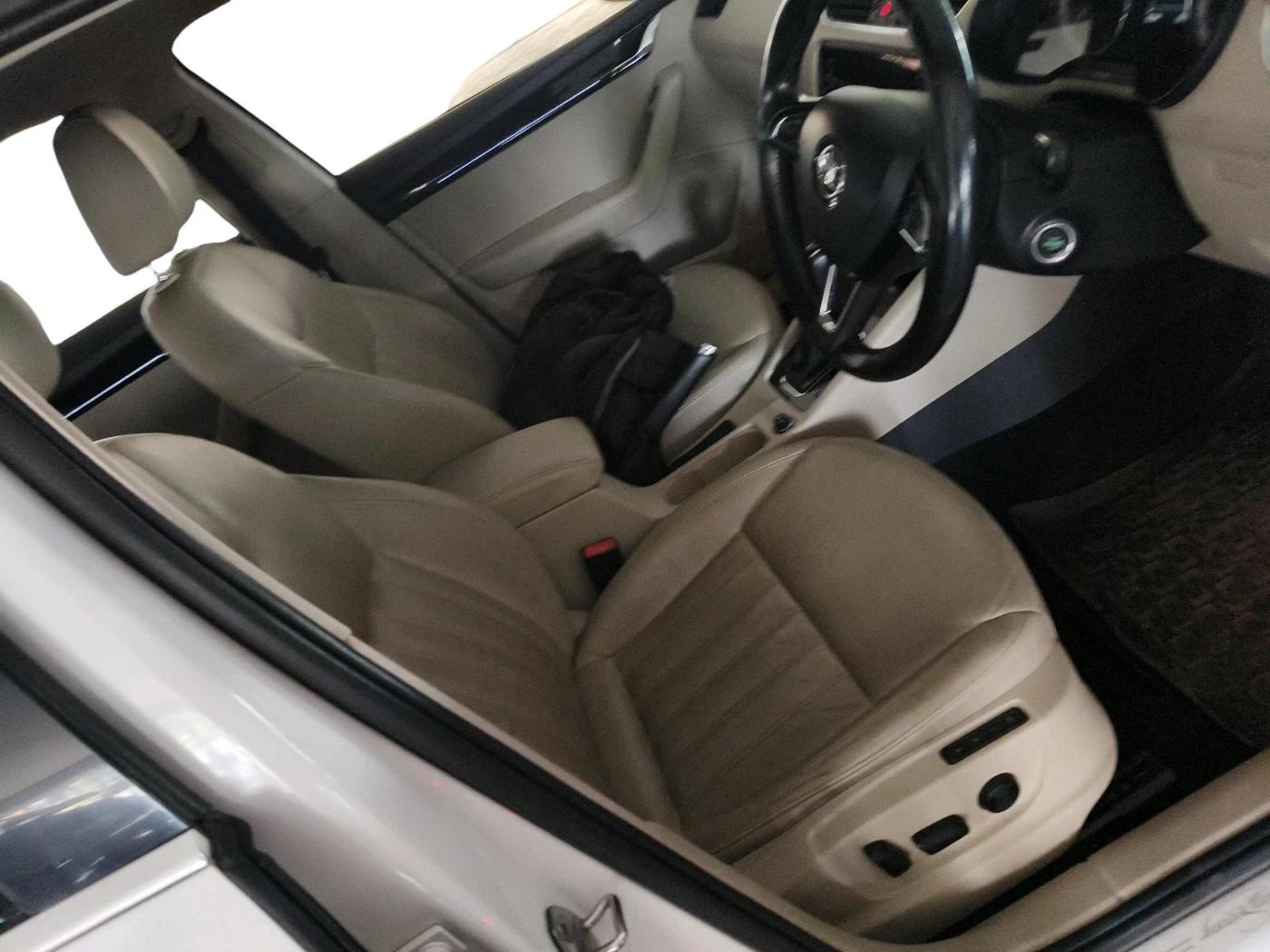 2017 Skoda Octavia 2.0 TDI L&K AT, Diesel, Automatic, 62,344 km, interior